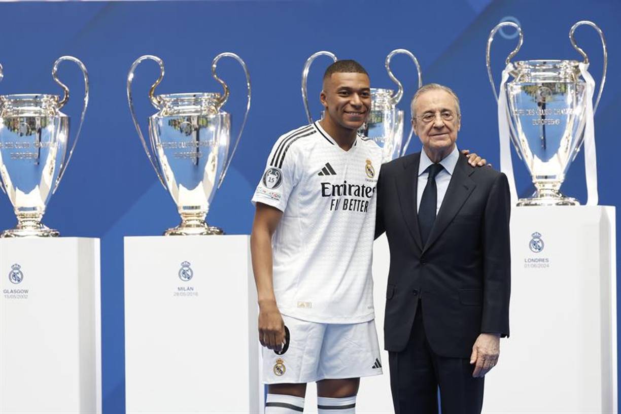 Mbappé estará ganando unos 15 millones de euros netos por temporada, un salario muy lejano de los 72 millones brutos que percibía en la capital francesa, aunque algunos medios llegaron a informar de que se aproximaba a 100.