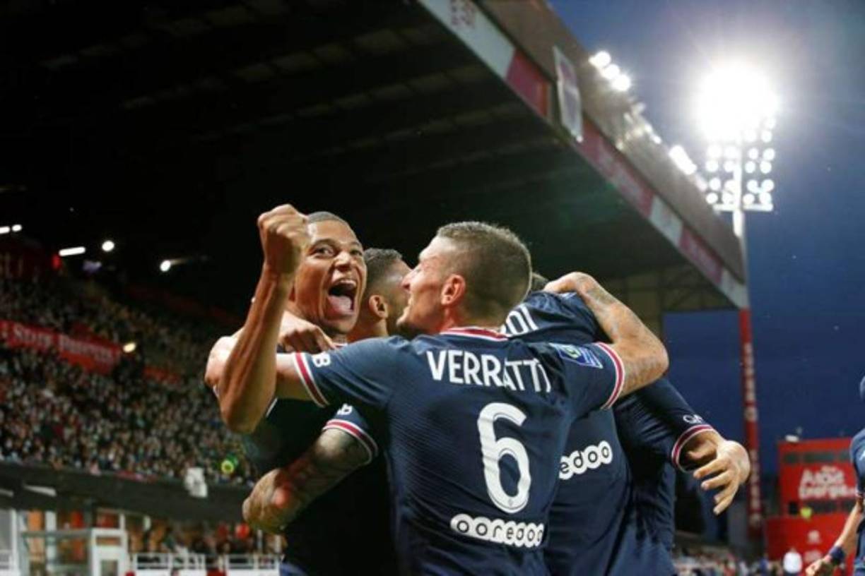 El grito de Mbappé para celebrar con sus compañeros el gol ante el Brest.