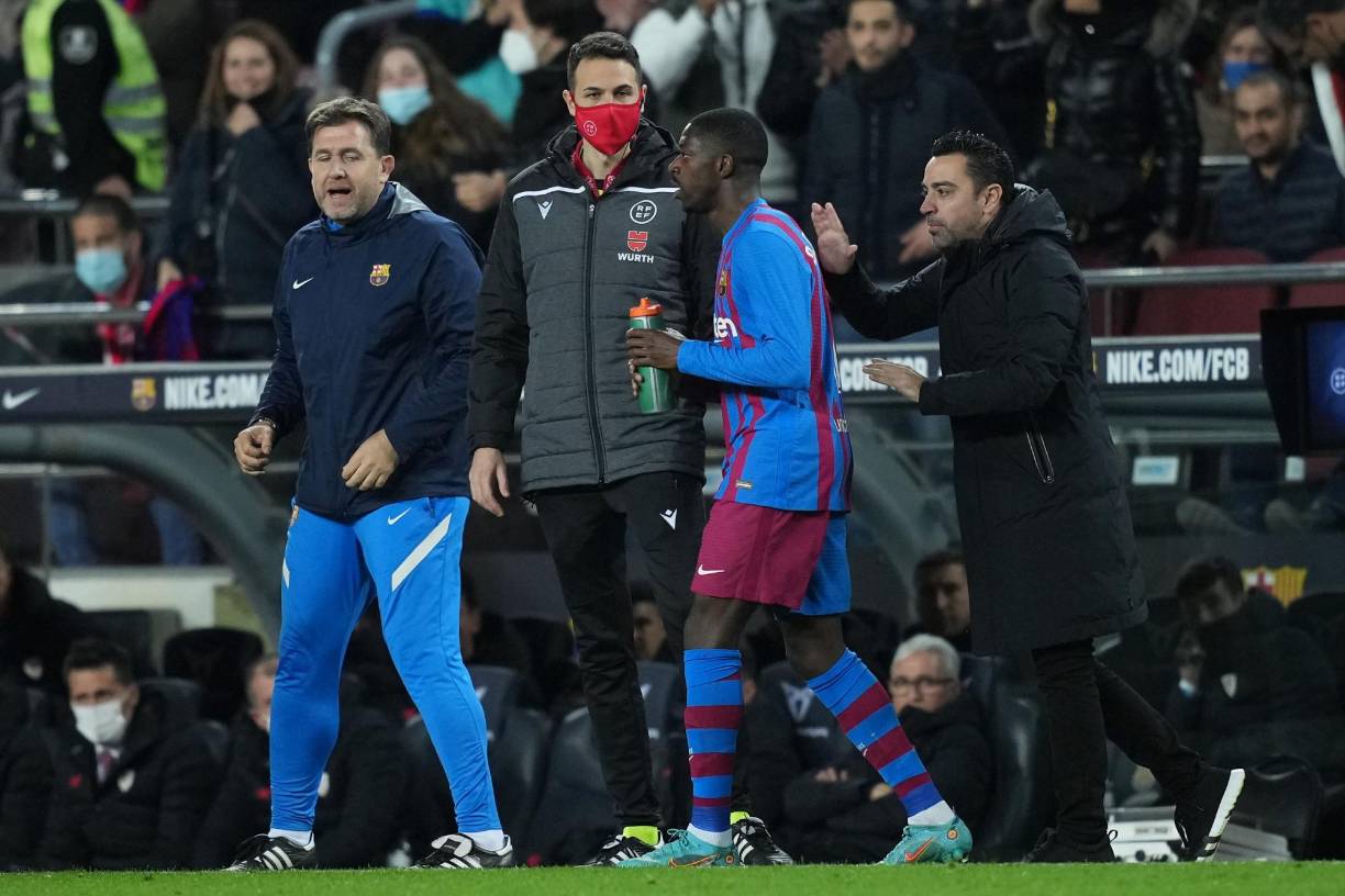 Xavi Hernández sorprende con el pedido que le ha hecho al FC Barcelona. Según informan en el programa ‘El Chiringuito’, el entrenador culé quiere que Ousmane Dembélé siga en el club la próxima temporada. “Ha habido una reunión en la que Xavi Hernández ha preguntado por la situación de Dembélé. La frase de Xavi ha sido muy clara: “El extremo que quiero para la próxima temporada es Dembélé y hay que agotar todas las opciones para su renovación”.
