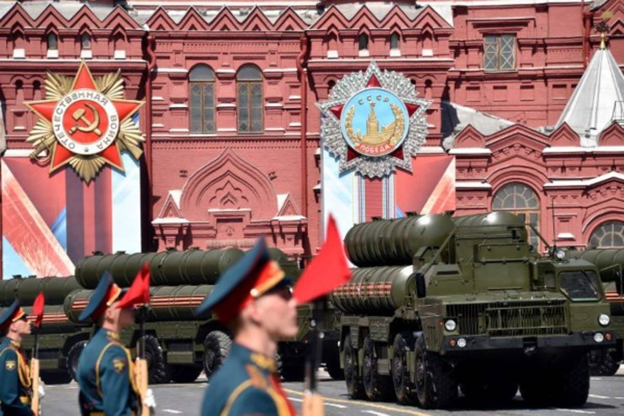 Rusia estudia utilizar los sistemas de defensa antiaérea S-300, S-400 y Pantsir si el ataque de EEUU contra Siria amenaza a los militares rusos que se encuentran allí, declaró el vicepresidente del Comité de Defensa y Seguridad de Rusia, Alexéi Kondrátiev.