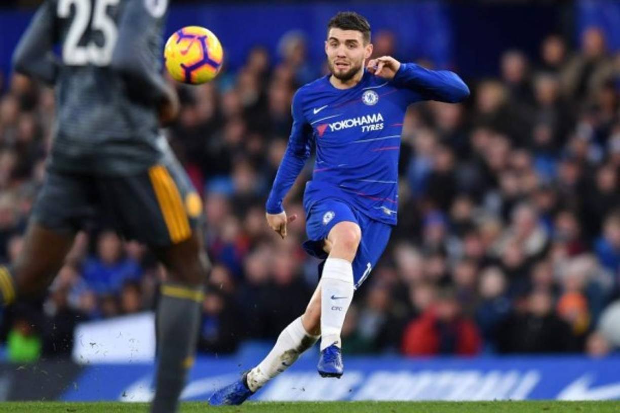 Mateo Kovacic insinúa sus futuras intenciones de quedarse en el Chelsea. El croata en una entrevista para diarios ingleses ha hablado sobre su llegada a la Premier League donde confesó que a corto plazo no piensa regresar a Madrid. 'Debo respetar a mi club anterior, el Real Madrid. Me puedo imaginar quedándome aquí, pero tengo un contrato que debo respetar, y eso es lo que haré'.