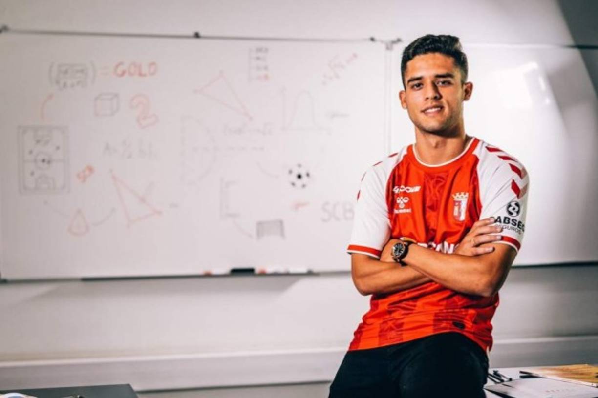 El Manchester City ha anunciado este sábado la cesión del defensa brasileño Yan Couto (19 años) esta próxima temporada al Sporting Clube de Braga portugués.