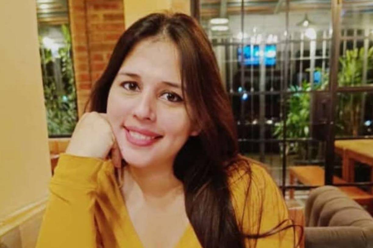 En el restaurante Vicky Alejandra Mendoza Pico celebraba su cumpleaños número 30. 