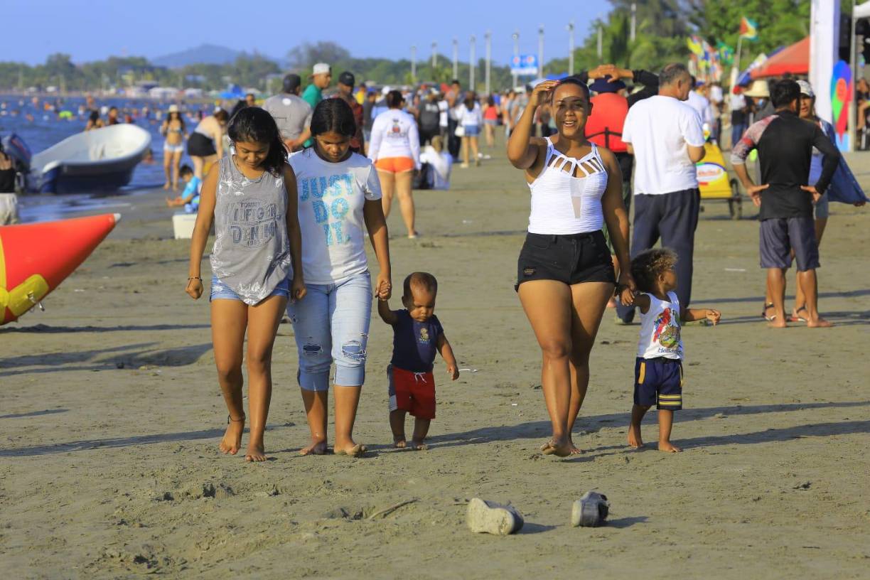 Así disfrutan los hondureños este sábado en Cieneguita, Cortés