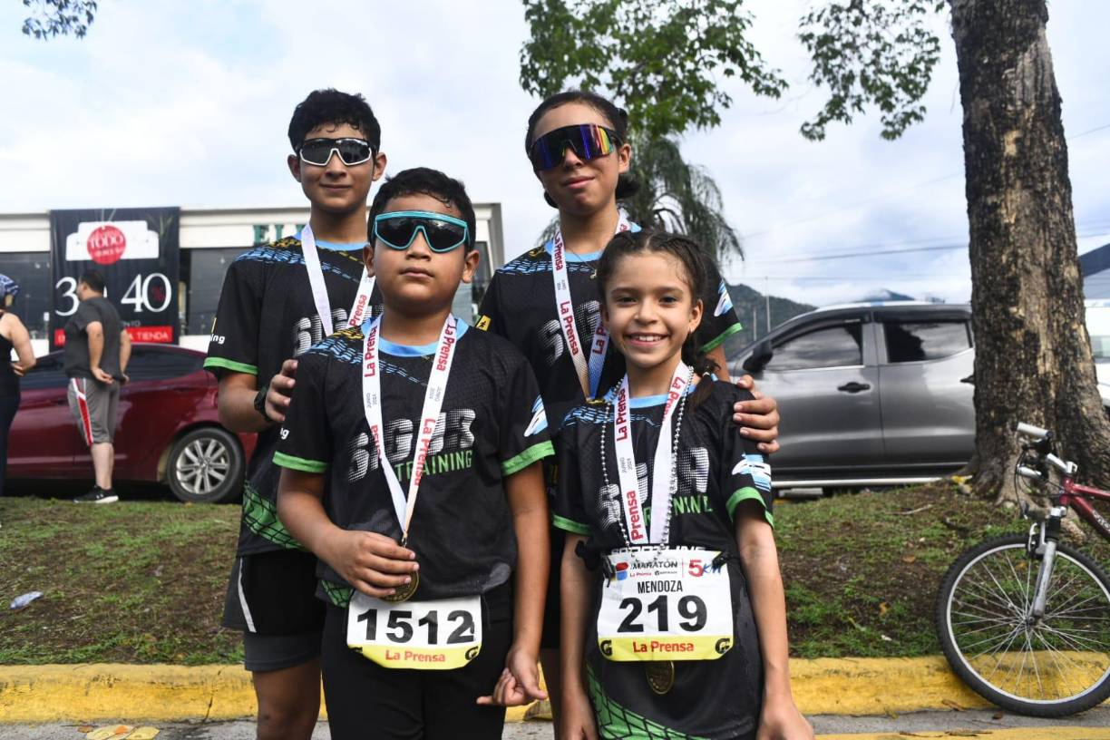 Esta familia mostró su felicidad al correr la Maratón La Prensa en su 48 edición.