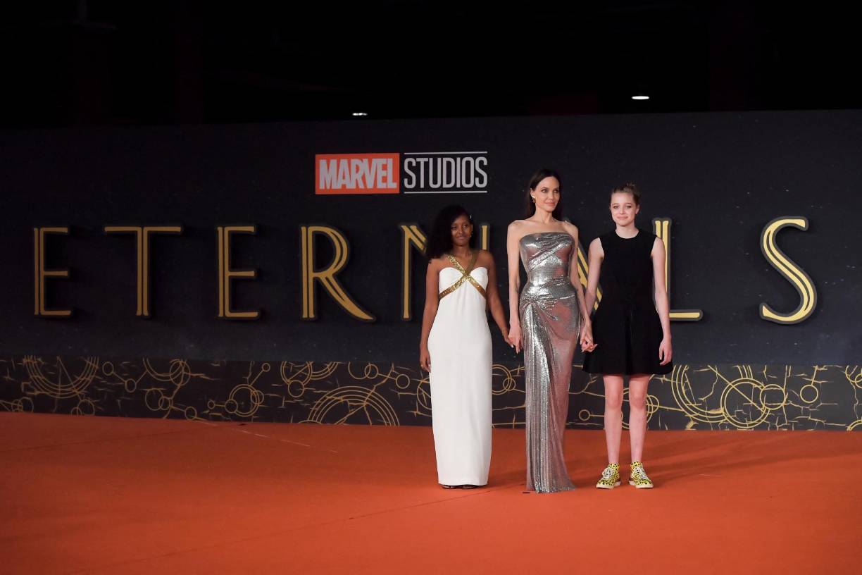 Angelina Jolie ha liderado la llegada a Roma de los “Eternals”, un equipo de superhéroes que marca una nueva era en la casa Marvel, multiétnica y paritaria, que depara además numerosas sorpresas futuras a su legión de seguidores.