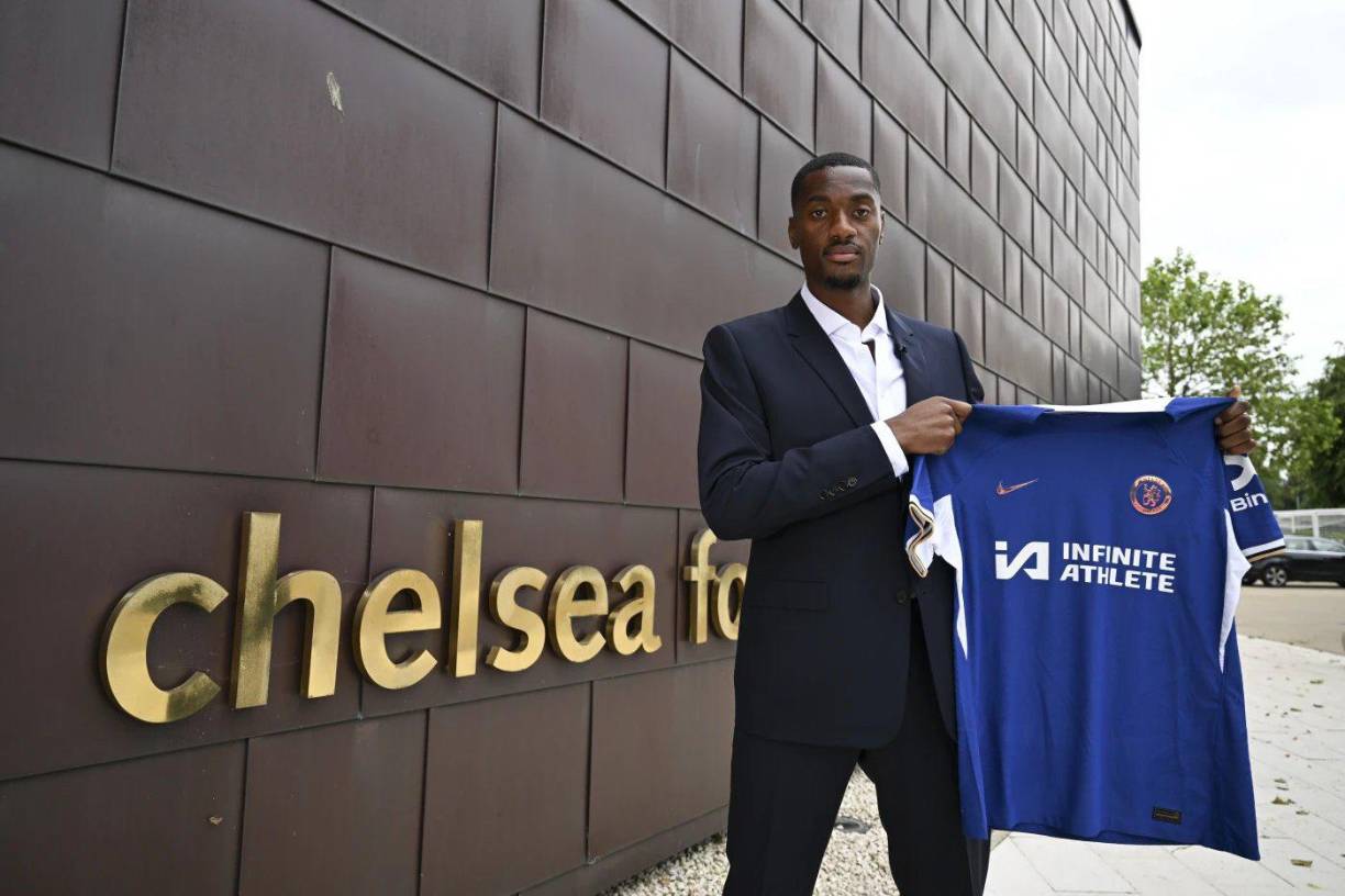 OFICIAL / El Chelsea confirmó su primer fichaje en la era de Enzo Maresca. Se trata de Tosin Adarabioyo, quien llega como agente libre tras acabar su etapa en Fulham y firma por cuatro temporadas con los ‘Blues’.