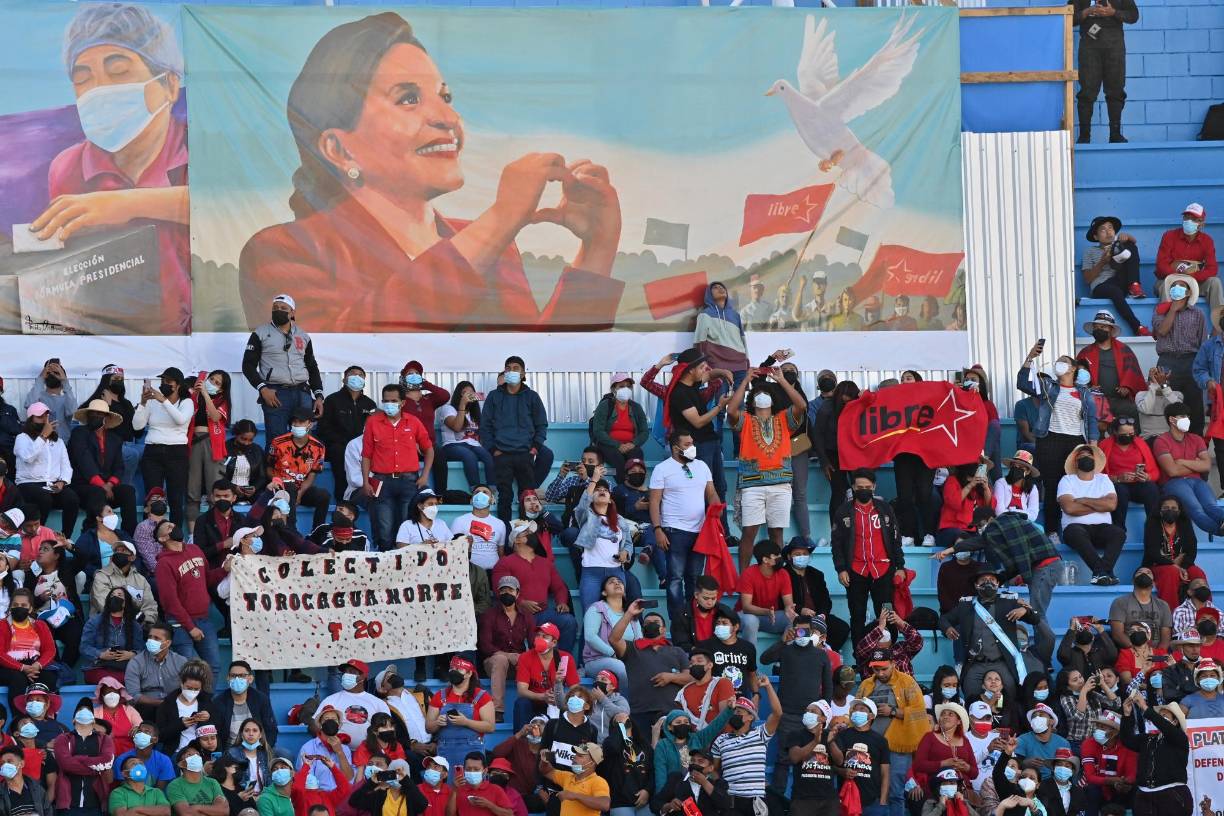 Como Bachelet o Mujica - “Va a ser un gobierno más parecido al de la señora [Michelle] Bachelet [Chile] o de Pepe Mujica [Uruguay]”, comentó Raúl Pineda, analista y exlegislador del Partido Nacional. “No te conozco pero te presiento por la trayectoria tuya y de tu pareja, y la historia de tu pueblo. Te deseo de todo corazón que tengas la apertura, el apoyo y la solvencia y el apoyo necesario para darle un respiro a tu pueblo”, le dijo Mujica a través de un video.