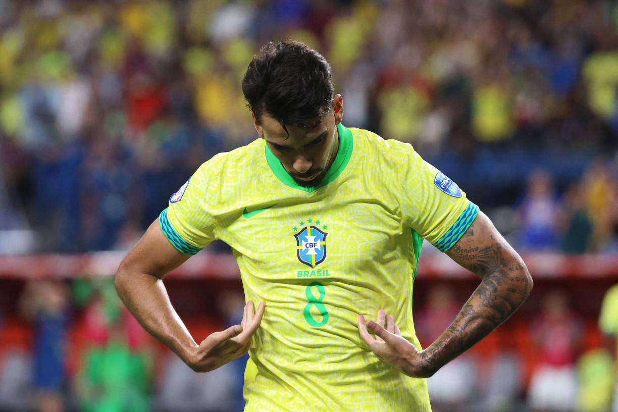 El atacante se reinvindicó de su primer fallo y aumentó la cuenta para Brasil.