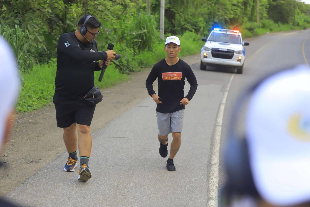 El recorrido de Shin comenzó en Corinto de donde corrió 24 kilómetros hasta llegar a Cuyamel.