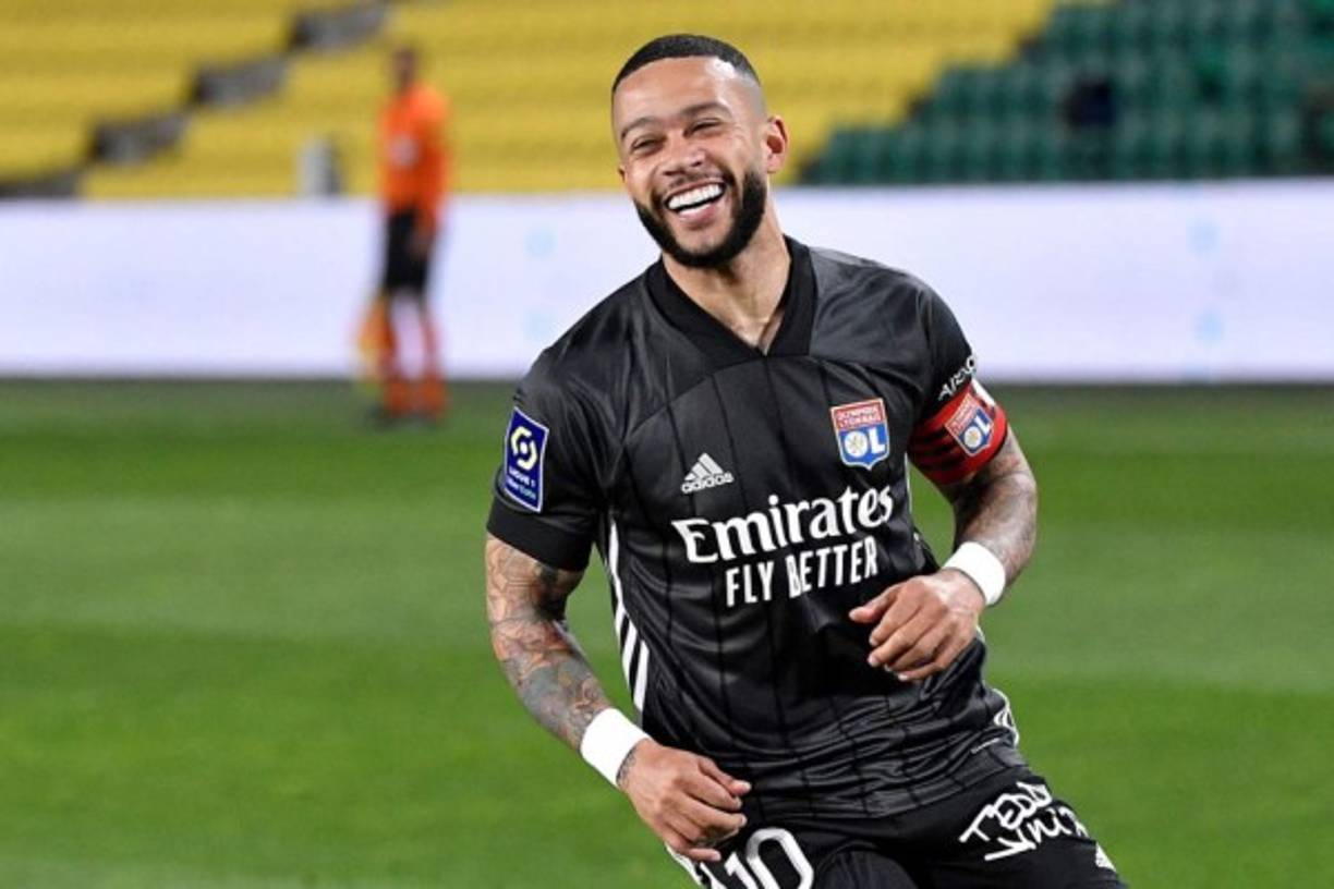 Memphis Depay: El holandés parece estar decidido a no seguir en el Olympique de Lyon, medios españoles señalan que es inminente su llegada al Barcelona: 'Es el momento de tomar el control sobre mu carrera. He llegado a un punto en el que necesito tomar decisiones importantes sobre mi futuro, he decidido negociar mis futuros pactos, junto a mi equipo de personas de confianza, arropados por expertos legales', indicó en sus redes sociales. Foto AFP.