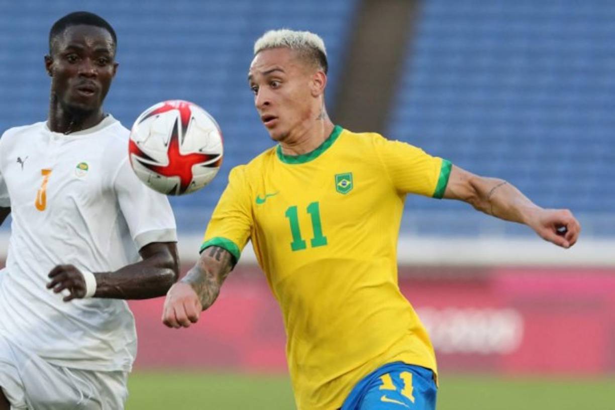 Antony Matheus dos Santos (Brasil): Frena en seco, retiene, desborda y entiende bien los tiempos. Se divierte con balón: tira caños, gambetea con perspicacia e improvisa con gran acierto. Jugador divertido cuando parece quedarse sin espacios. Foto AFP.