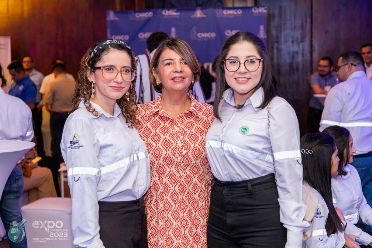 Cindy Artola, Ana Borjas y María José.