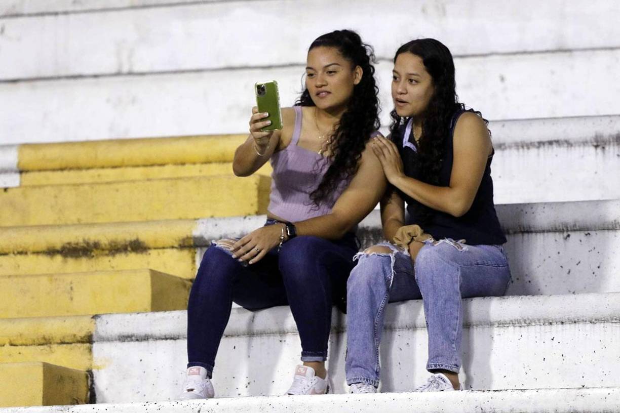 No faltó la selfie para recordar la visita al estadio Olímpico.