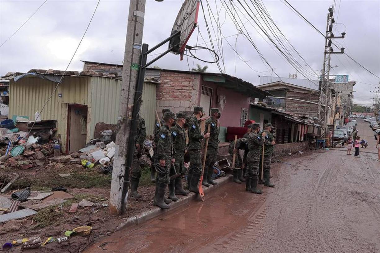El jueves, la Secretaría de Estado en los Despachos de Gestión de Riesgos y Contingencias Nacionales declaró “alerta verde” (preventiva) en cuatro de los 18 departamentos del país, sin embargo, hoy viernes el ente de contingencias elevó el nivel a alerta amarilla. 