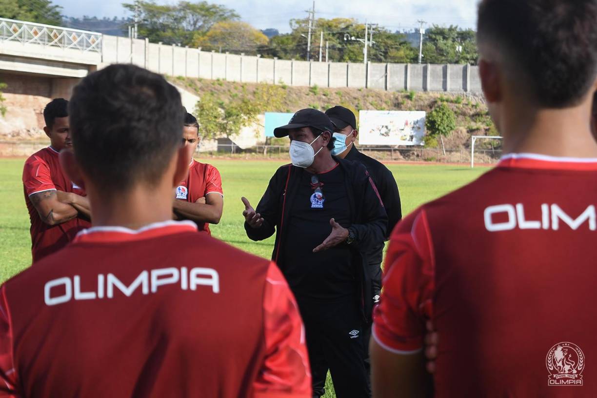 Por ahora el tetracampeón Olimpia comenzó su pretemporada con el interinato de Juan Carlos Espinoza, experimentado entrenador hondureño que hace unos años atrás estuvo como timonel de los blancos.