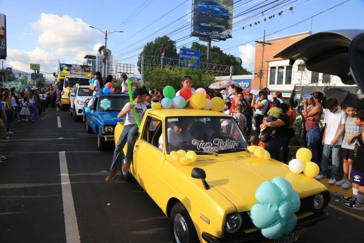 Feria Juniana 2023: Desfile de carrozas reúne a miles de familias