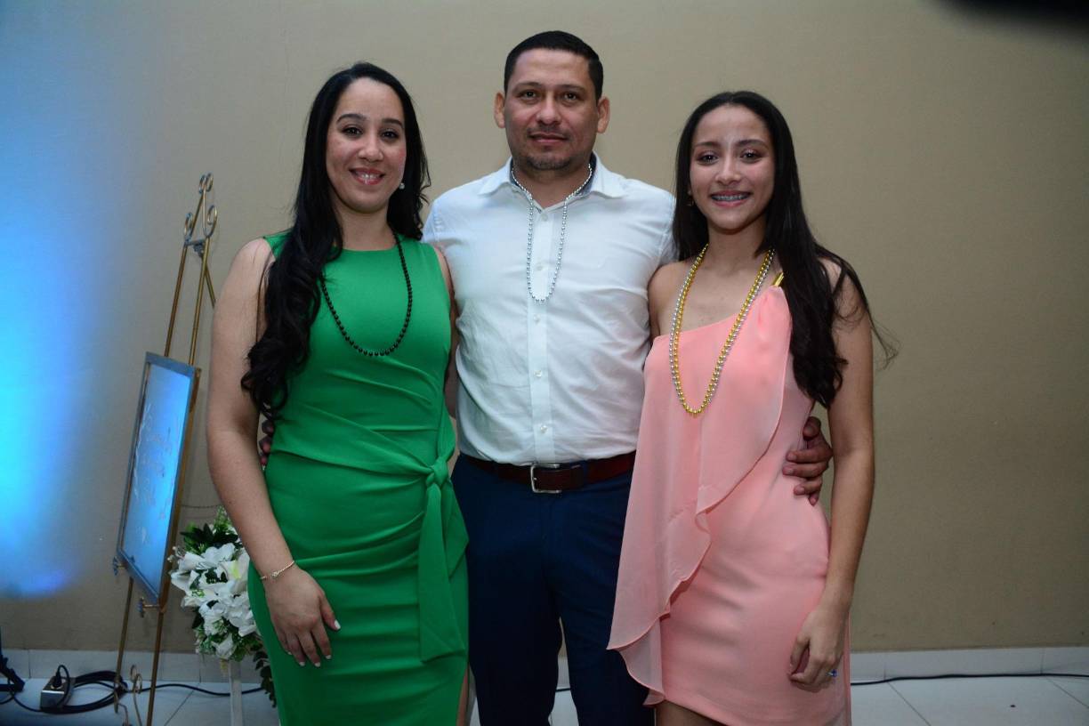 Alejandra, José y Alejandra María Garrido