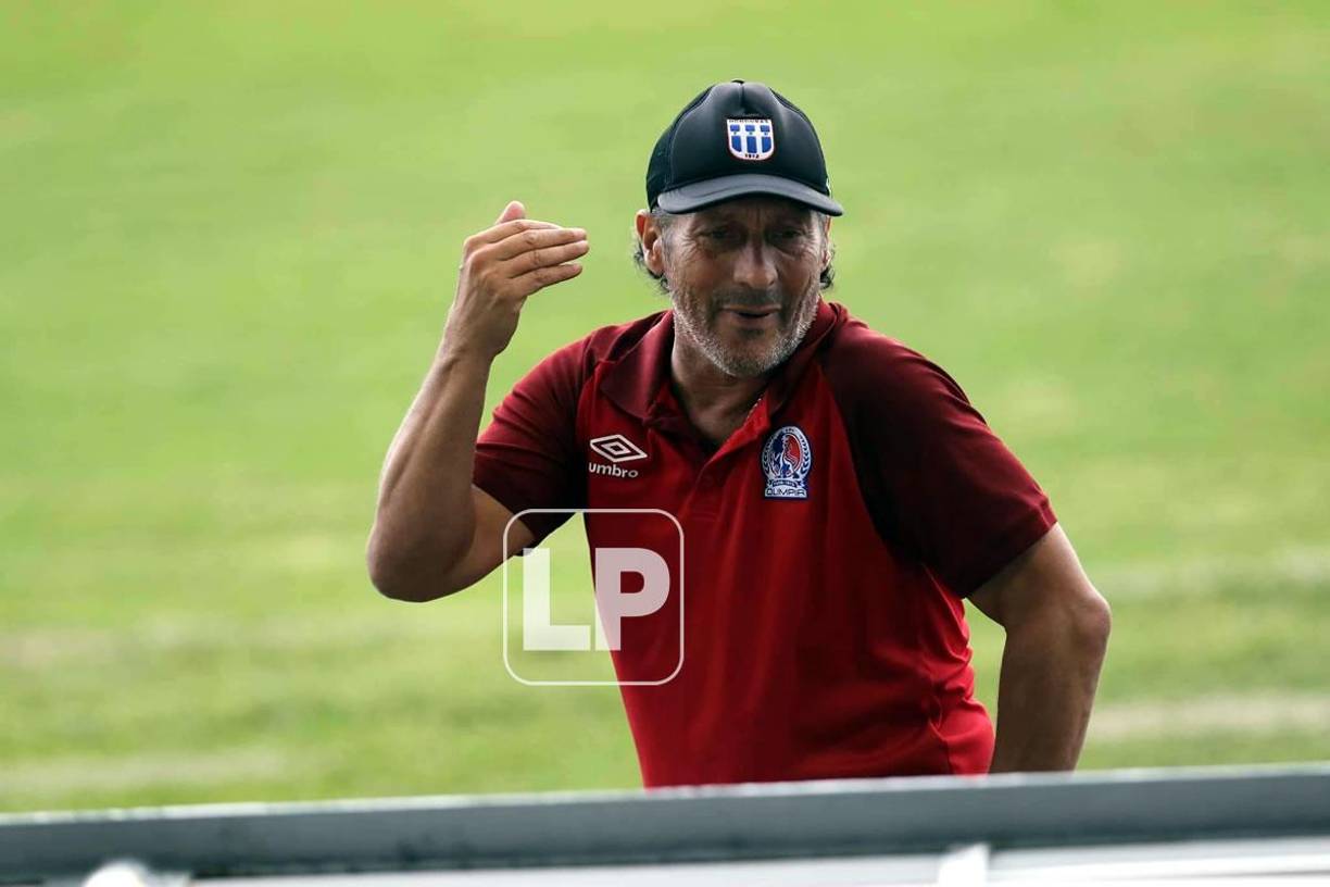 La frustración de Pedro Troglio por el empate ante el Honduras Progreso.