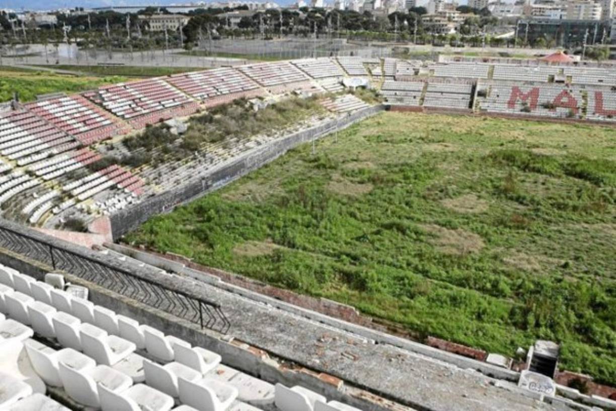 En España el estadio Lluis Sitjar, la que fuera casa del Mallorca durante décadas, fue cerrada en el 2007 y el abandono creció rápido, al grado de que muchas tribunas están invadidas por la hierba.