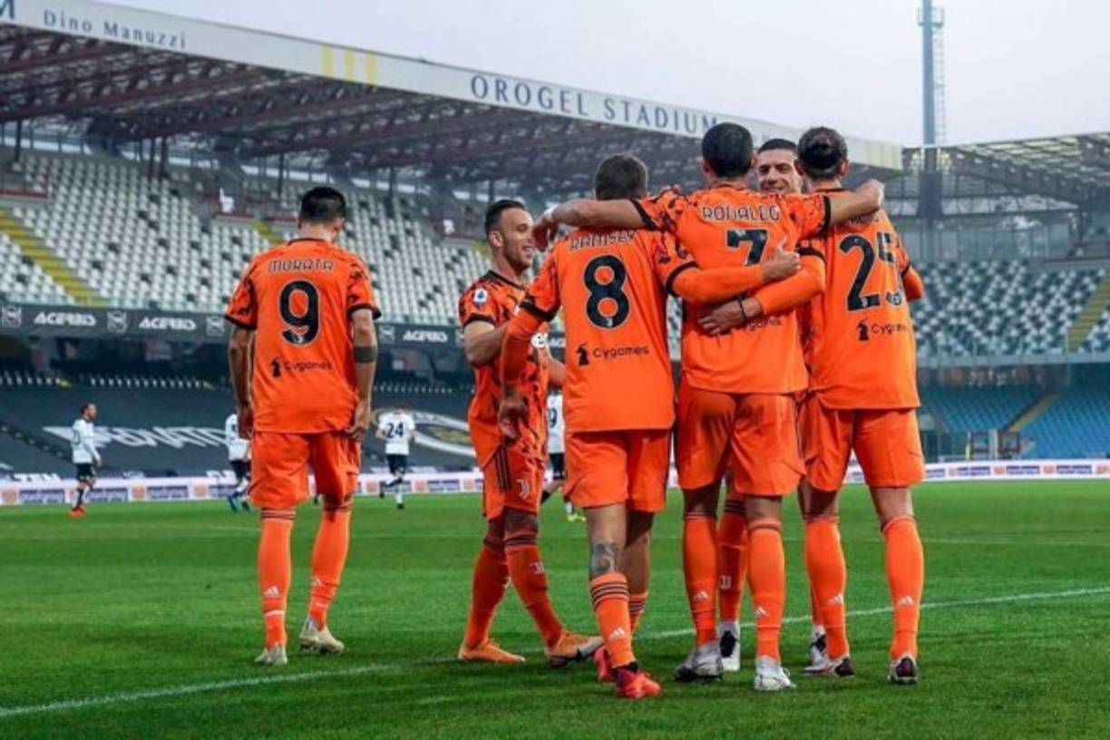 Los jugadores de la Juventus celebrando el segundo gol de Cristiano Ronaldo.