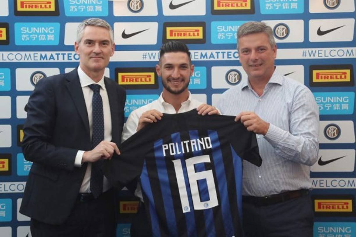 El Inter de Milan anunció el fichaje del atacante Matteo Politano, procedente del Sassuolo. El extremo italiano de 24 años llega al conjunto de Milán en condición de préstamo, con opción de compra para la siguiente temporada.