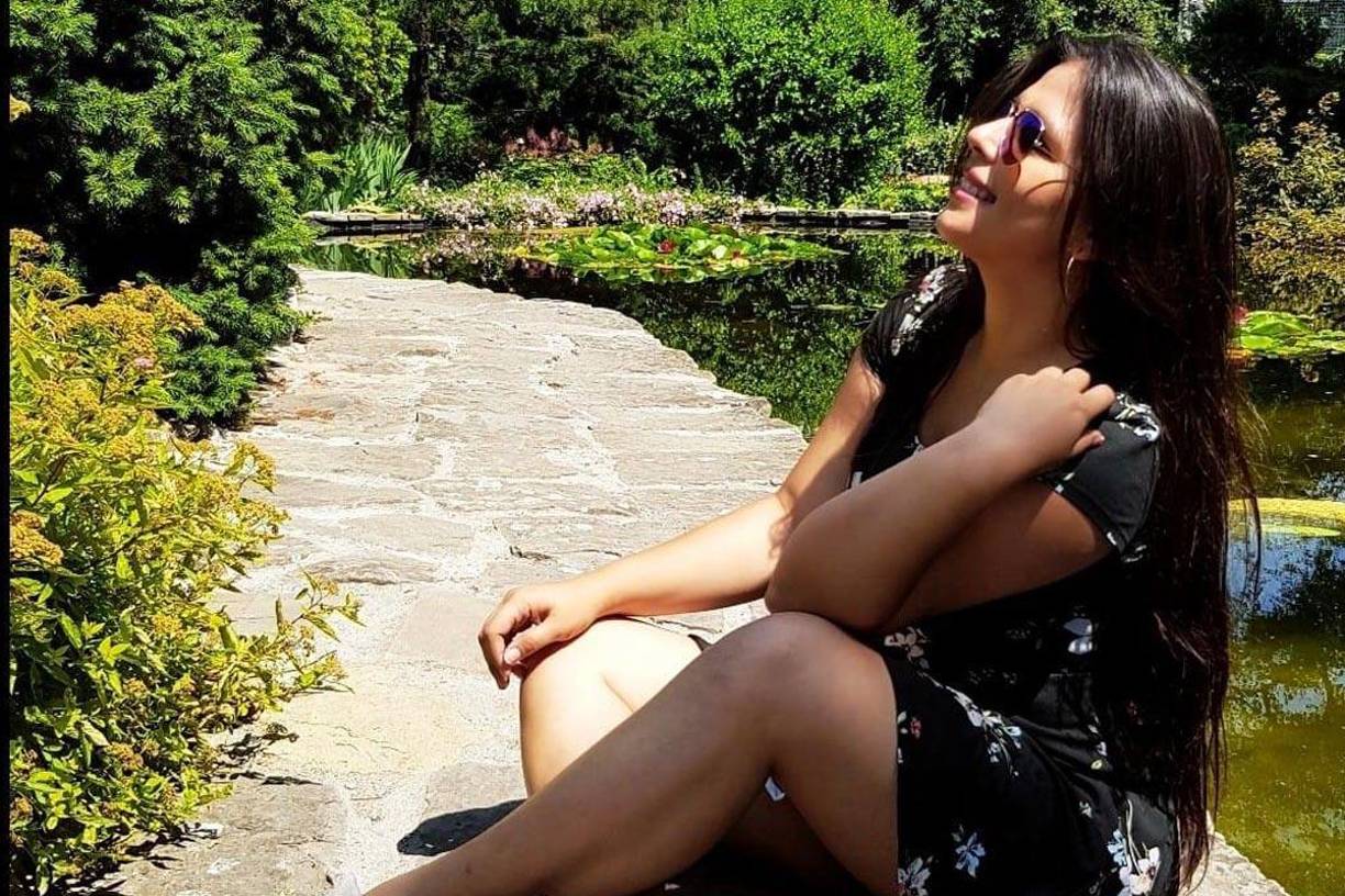 En un video que publicó en sus redes sociales, se observa a la pareja bailando en medio de un salón.