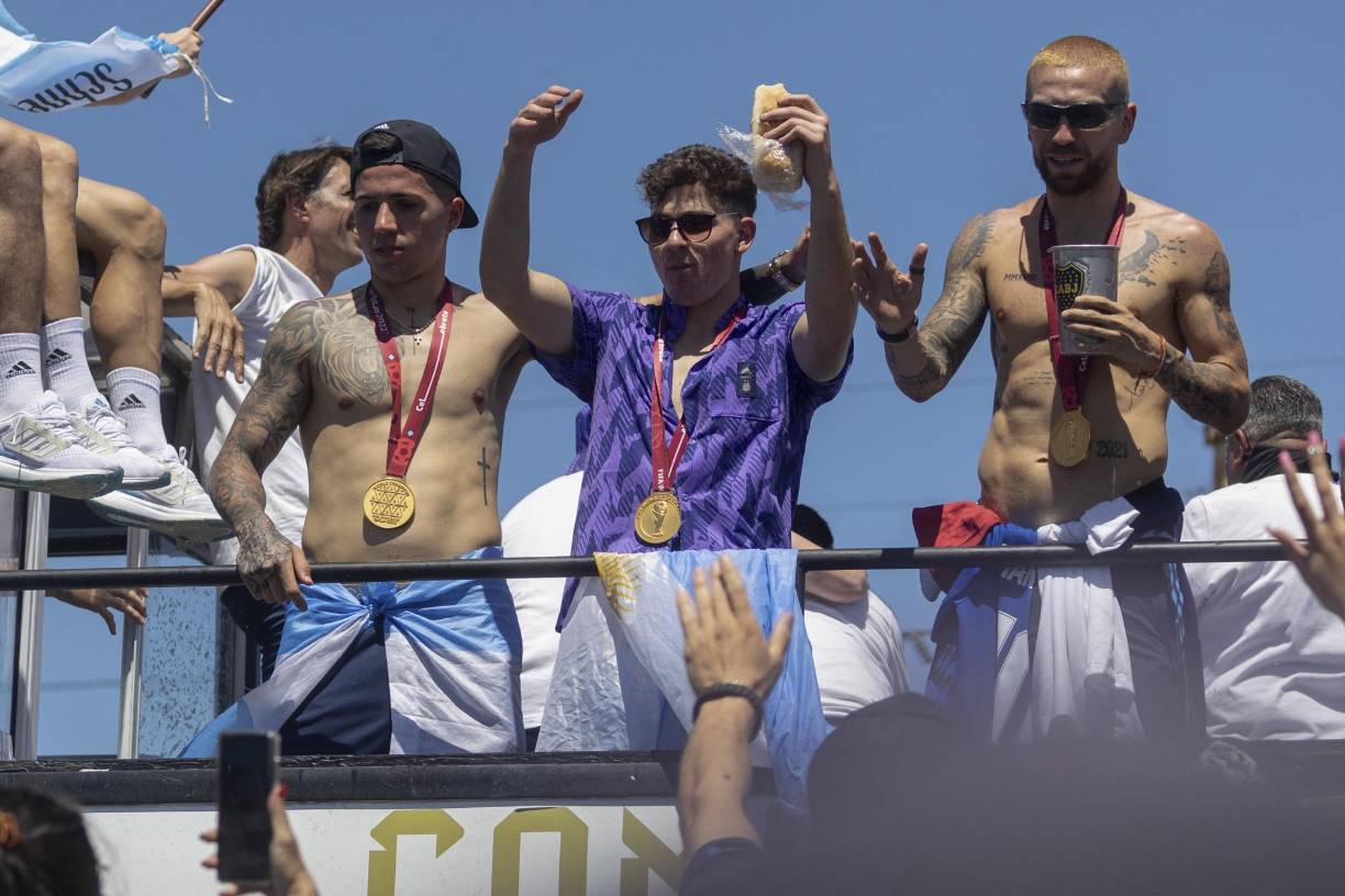 En su regreso a Argentina, la ‘Araña’ como se le conoce al futbolista, recibió una calurosa y eufórica bienvenida de parte de sus compatriotas.