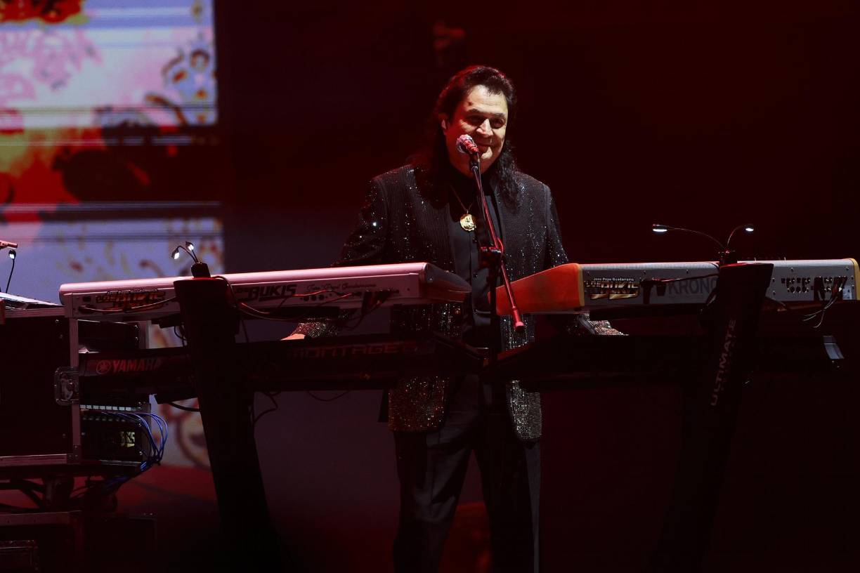 Mucho carisma y simpatía dieron cada uno de Los Bukis a su público presente.