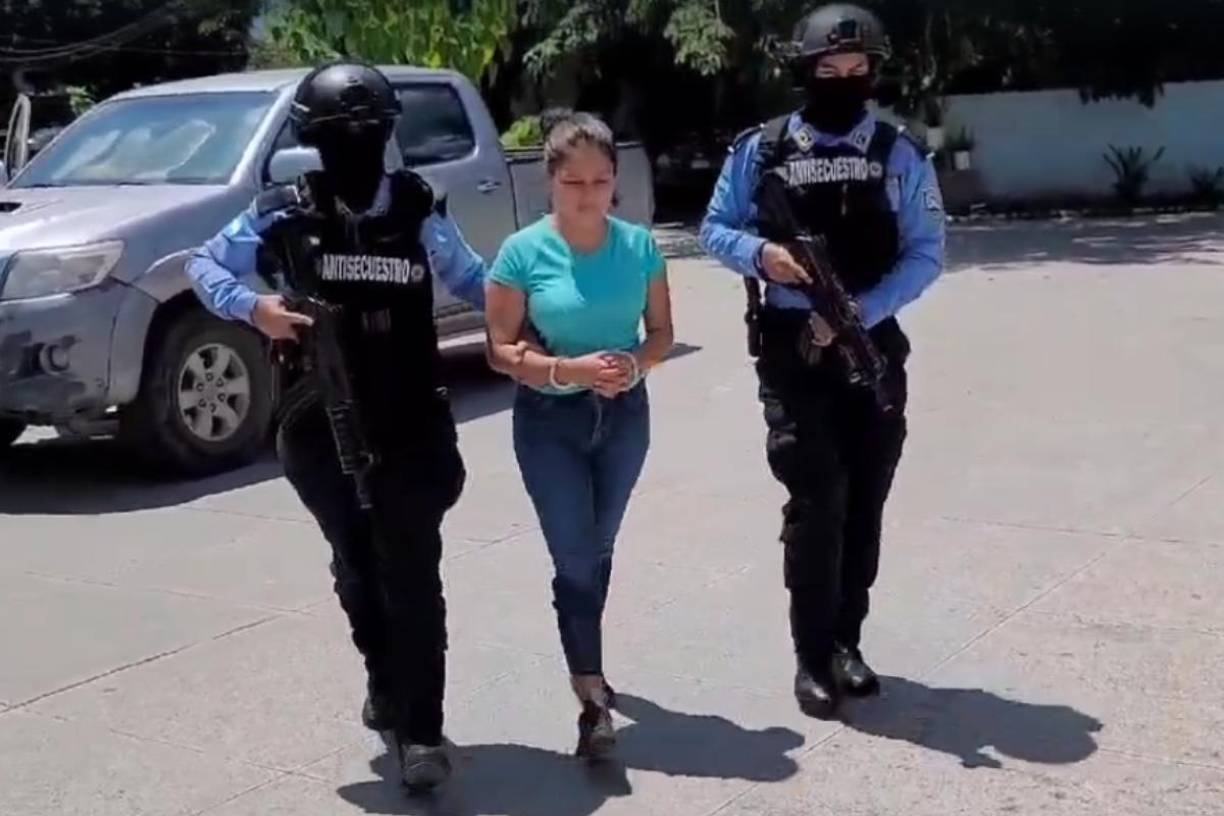 Estrella Dubón fue capturada por la Unidad Nacional Antisecuestros en la aldea Candelaria Abajo en el municipio de la Arada en el departamento de Santa Bárbara.
