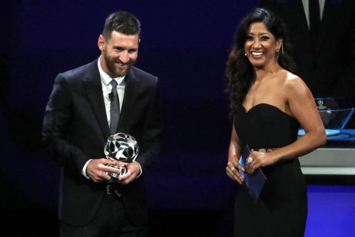 Messi sonríe tras ganar el premio al Mejor Delantero de la Champions League 2018-19.