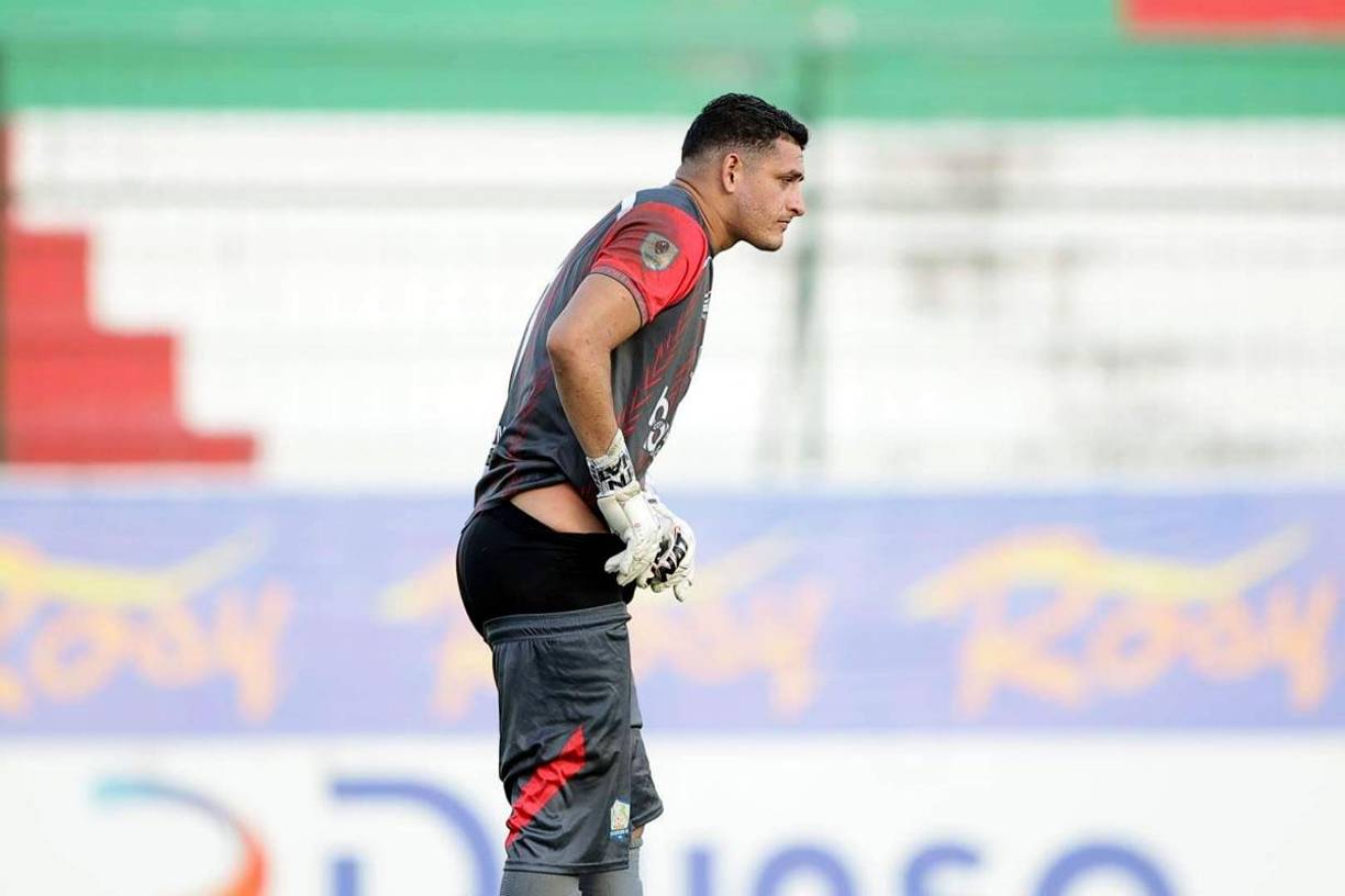 Así fue captado Harold Fonseca con el short abajo.