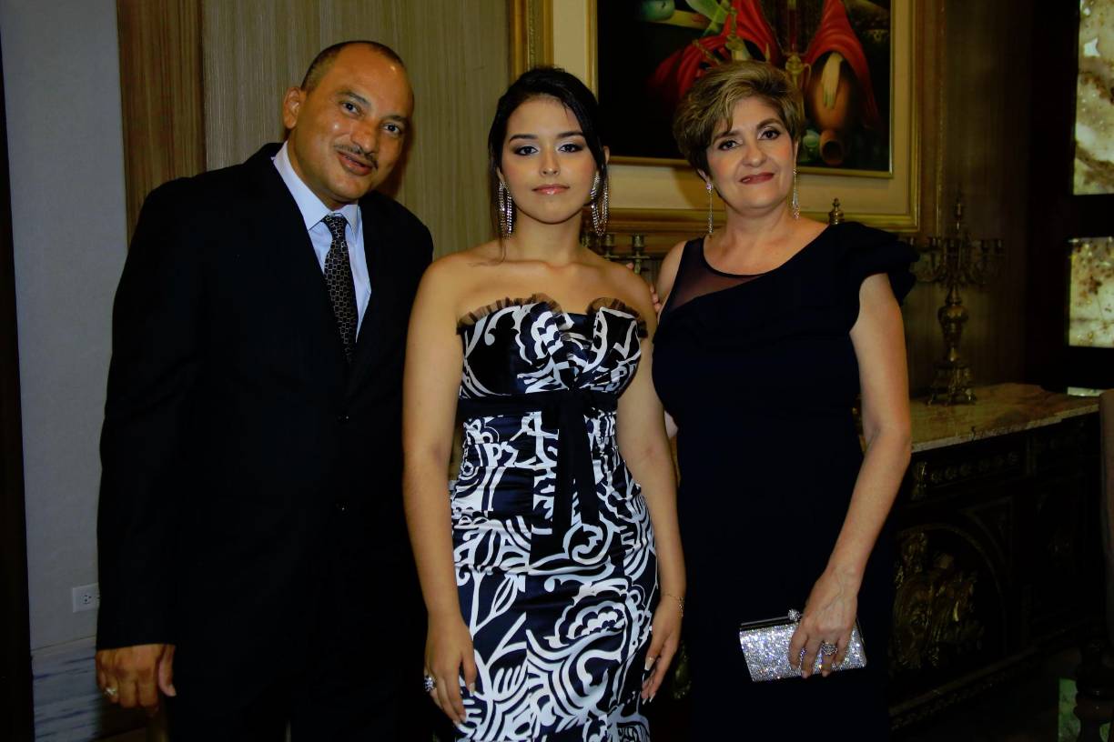 Romer Dubón, Stephanie Dubón y Blanca Rita Dubón