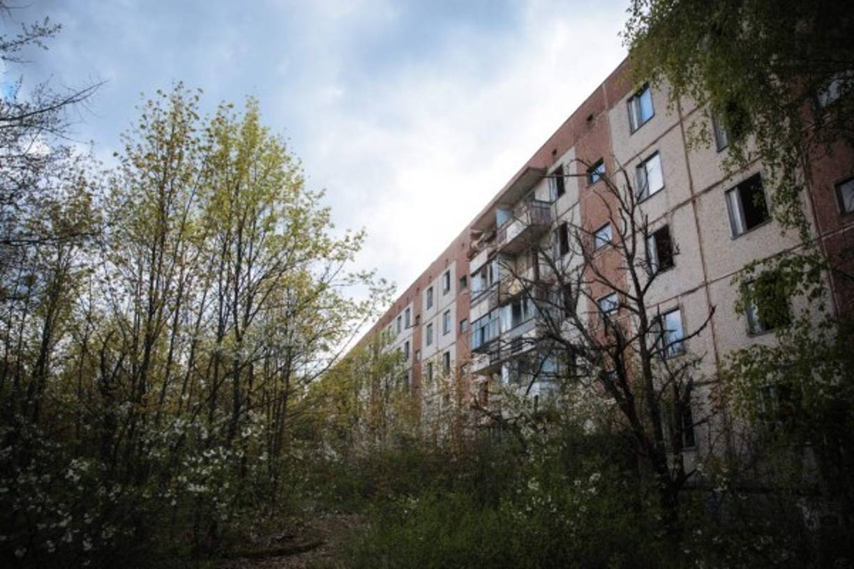 Dentro de ese área se encuentra la ciudad de Pripiat, a solo tres kilómetros de la planta, que contaba con 50.000 habitantes -trabajadores de la central y sus familias- que fueron evacuados un día después dejando atrás toda su vida y sus propiedades.<br/>