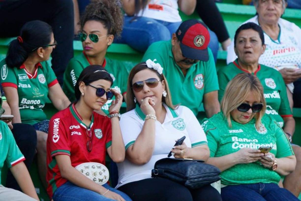 Aficionadas del Marathón viajaron a Puerto Cortés para apoyar al equipo ante el Platense.