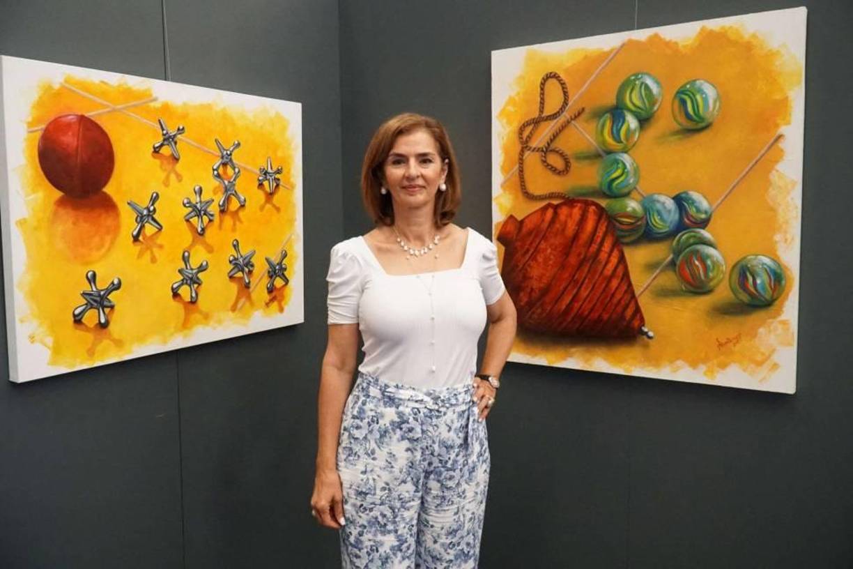 Suyapa Monterroso -Sampedrana, con un recorrido amplio por exposiciones artísticas. A nivel nacional lo ha hecho en lugares como el Banco Central de Honduras, el Centro Cultural Sampedrano (CCS), el Instituto hondureño de cultura interamericana, (IHCI), y a nivel internacional en Colombia, Ecuador y Panamá. La figura humana y las obras abstractas son parte de su hoja de presentación. 