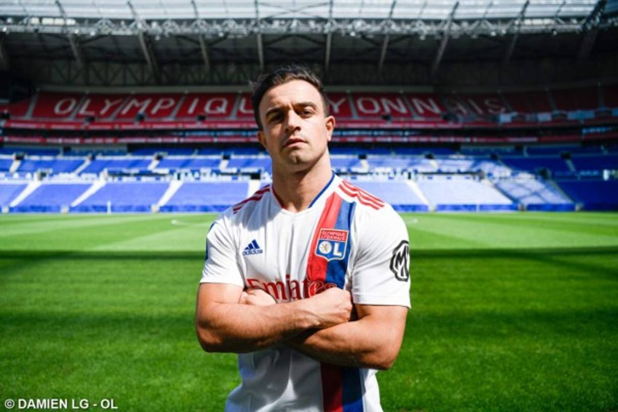 El internacional suizo Xherdan Shaqiri se comprometió hasta 2024 con el Olympique de Lyon, llega procedente del Liverpool. El volante es otro de los buenos jugadores que llega a la Ligue 1 de Francia. Foto Twitter @OL_English-.