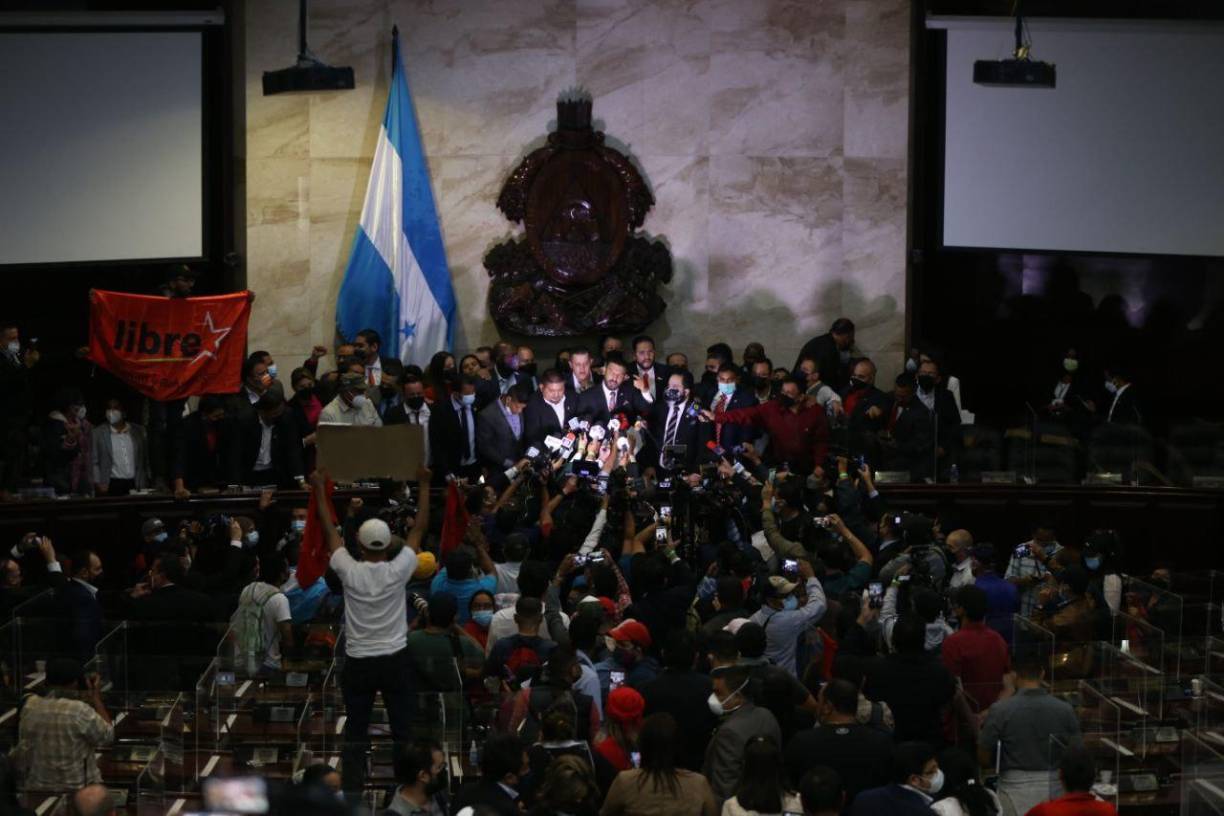 “¡Traidores! ¡Vende patria!”: Ambiente en la primera sesión del Congreso Nacional