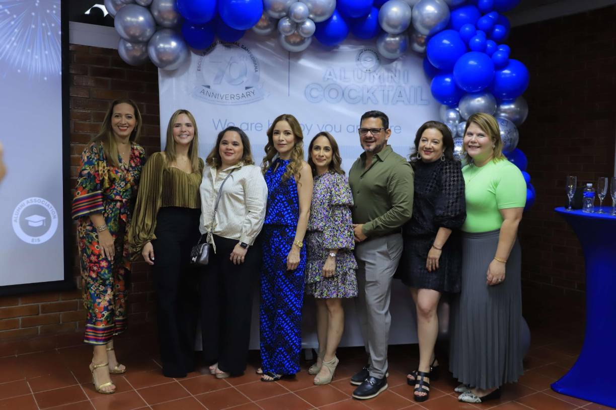 El “Alumni Cocktail” se desarrolló en una linda noche en la que los egresados de la Escuela Internacional Sampedrana aprovecharon para reencontrarse con sus ex compañeros, recordar las anécdotas de su etapa estudiantil y compartir el orgullo de seguir siendo parte de esta gran familia.