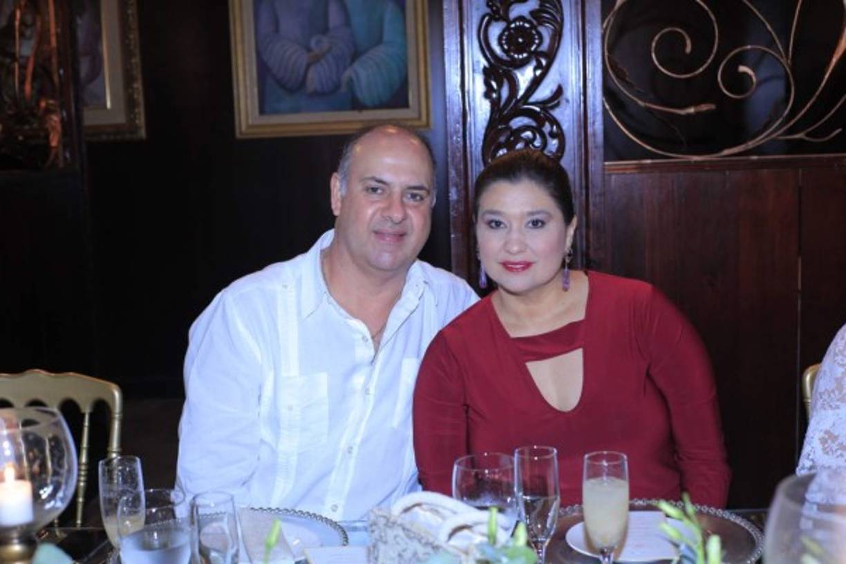 Constantino y Gina Larach.