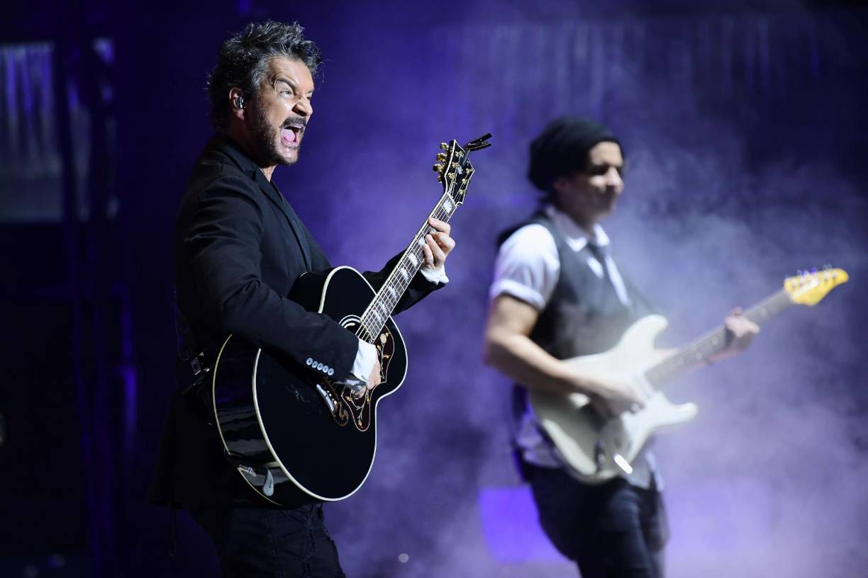 Aprovechó el momento para recordar algunas vivencias de los últimos dos años, en los cuales dijo que “nos encerraron en cuatro paredes y nos dejaron con las redes sociales”, haciendo referencia al confinamiento por el coronavirus. 