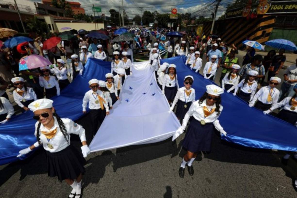 El 15 de septiembre de 1821 se firma el Acta de Independencia de Centro América y en 1839 se adoptó formalmente la primera constitución de Honduras.