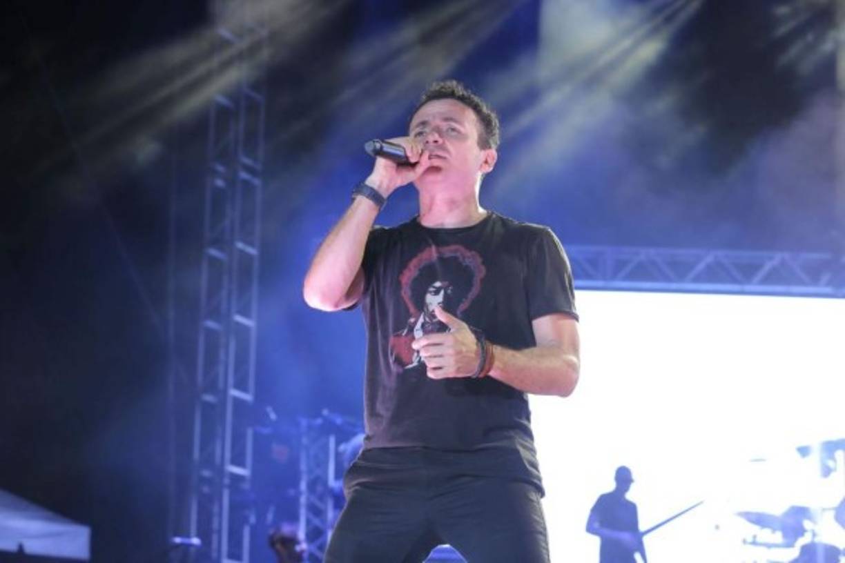 El cantante colombiano cautivó con su presentación en el Festival Folklórico Internacional celebrado este sábado, 21 de abril.<br/>