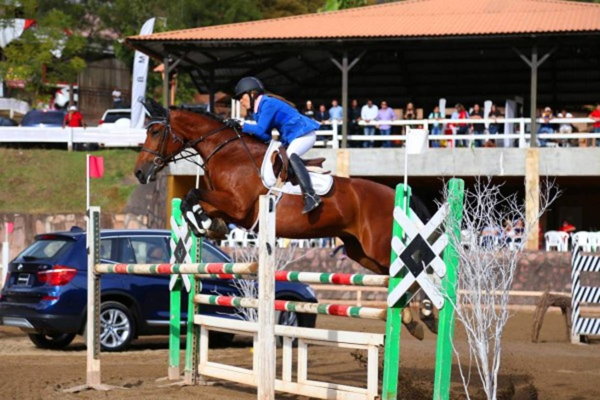 Una de las amazonas más aplaudidas del torneo fue Irene Galeano de Flores.