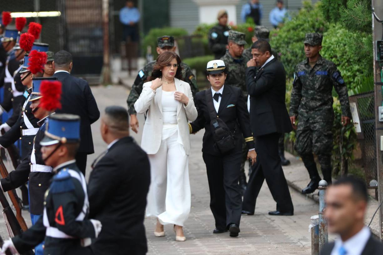 La ministra de Defensa y precandidata presidencial de Libre acompaña a la presidenta Xiomara Castro en los actos de Independencia de este 15 de septiembre de 2024. 