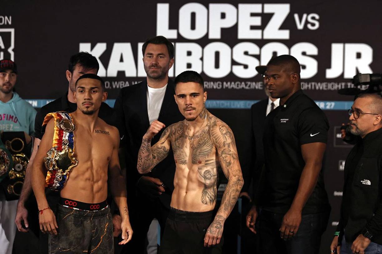 Ambos pugilistas ostentan récords invictos en el boxeo profesional. El australiano de 28 años tiene una marca de 19-0; mientras que López ha ganado sus 16 combates, 8 de ellos por la vía rápida.