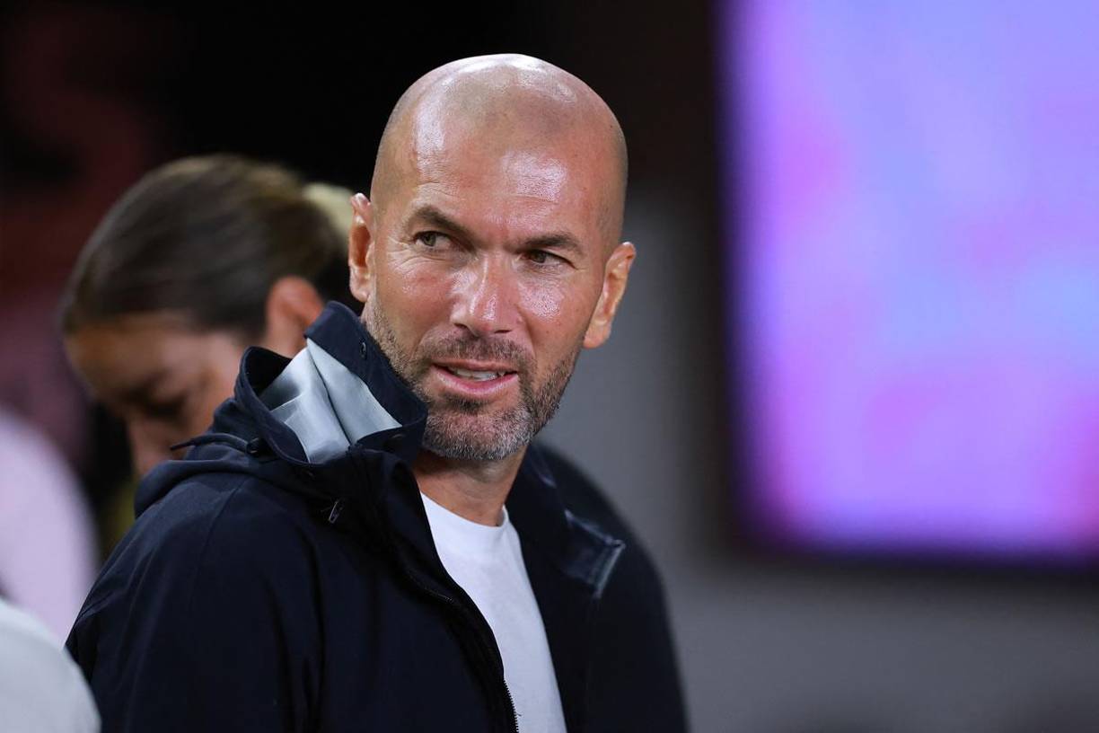 Zinedine Zidane, exfutbolista y exentrenador del Real Madrid, fue una de las personalidades presentes en el DRV PNK Stadium.