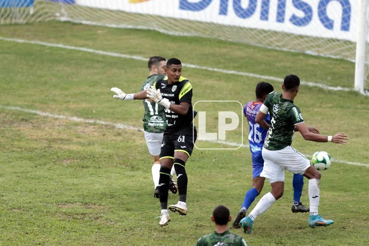 Pero el portero verdolaga Luis Ortiz cometió un grave error con una pésima salida que fue aprovechada por Samuel Elvir para marcar el empate de la UPN, 1-1.