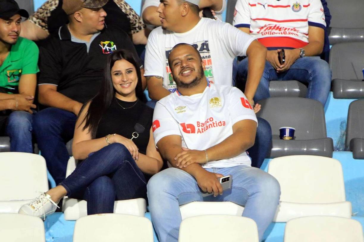 Ellos tampoco desaprovecharon la oportunidad de ver al Viejo León en el Nacional Chelato Uclés de Tegucigalpa.