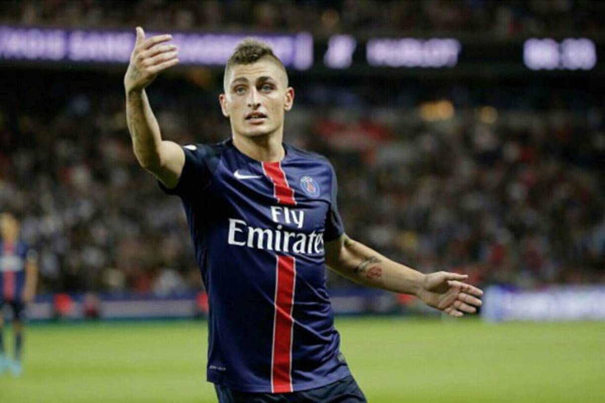 Además del Barça, el Manchester United de José Mourinho estaría interesado en hacerse con los servicios del mediocentro del PSG, Marco Verratti, que se estaría replanteando su futuro en Francia después de la dolorosa derrota que sufrió en octavos de final de la Champions League y estaría abierto a un cambio de aires el próximo verano.